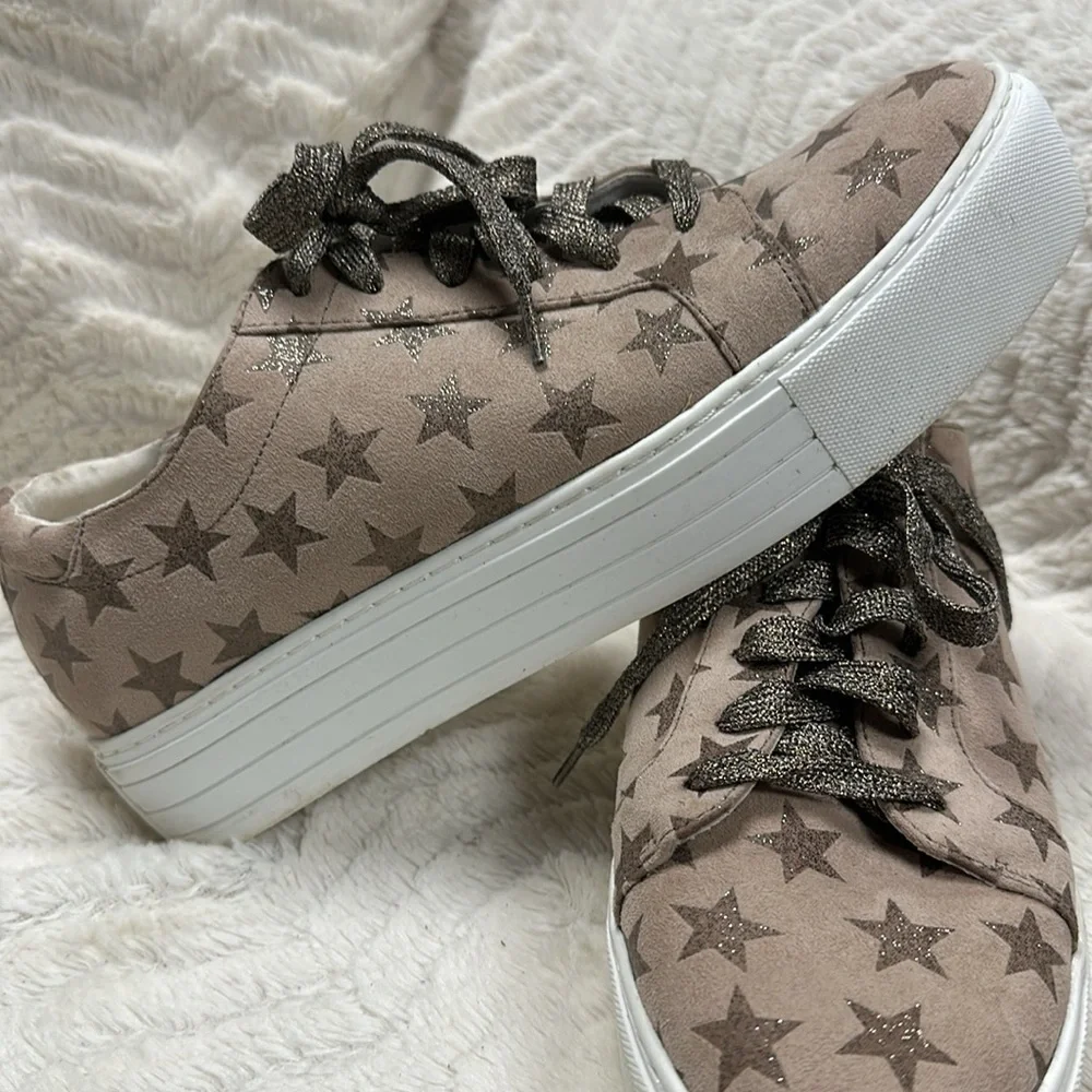 KENNETH COLE REACTION blush & bronze star Sneakers, Metallic Bronze Laces, 9.5M